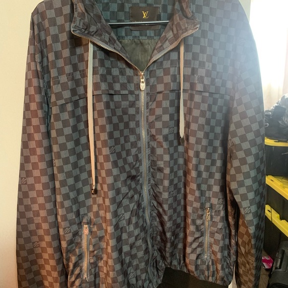 Authentic Luis Vuitton windbreaker - Picture 5 of 6